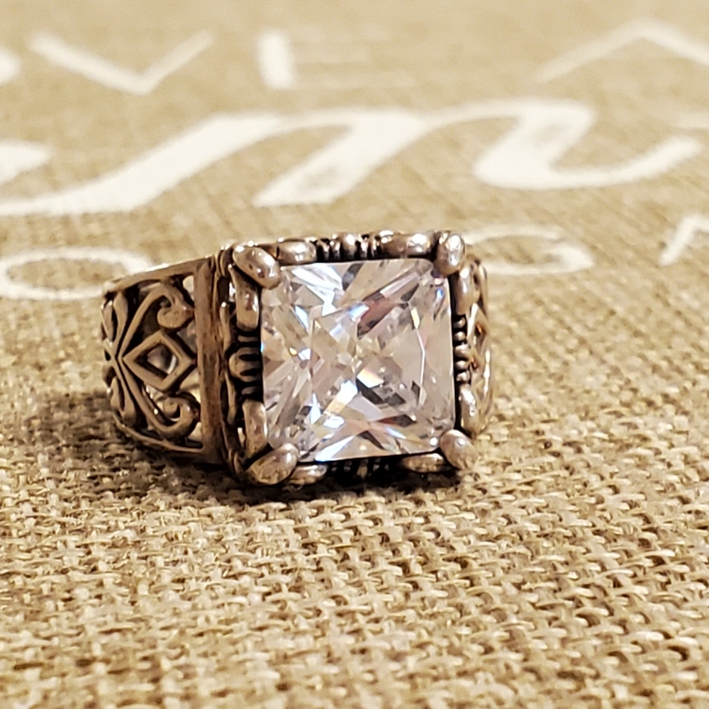 Silpada Sterling Silver Uptown Scrolled Ring - Picture 9 of 16